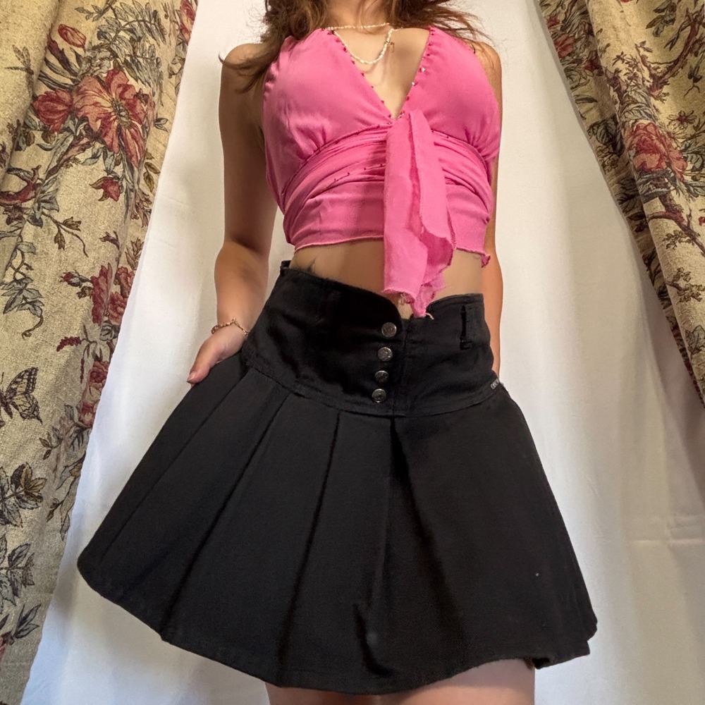 CHEROKEE adorable Y2k black pleated high waisted skater skirt with belt